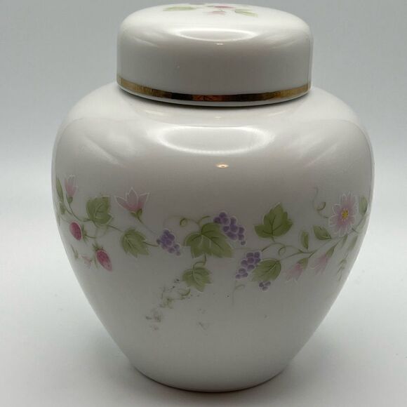 Vintage white strawberries grapes ginger jar - Picture 1 of 5